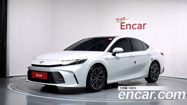 Toyota Camry 2.5 XLE Premium Hybrid — пробег 10 789 км — фото 1 из 5