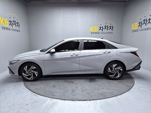 Hyundai AVANTE 1.6 Inspiration — пробег 22 793 км — фото 2 из 5