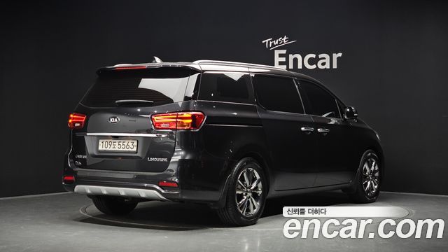 Kia Carnival 7-Seater Limousine VIP — пробег 80 971 км — фото 2 из 5
