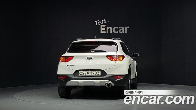 Kia Stonic из Кореи Encar