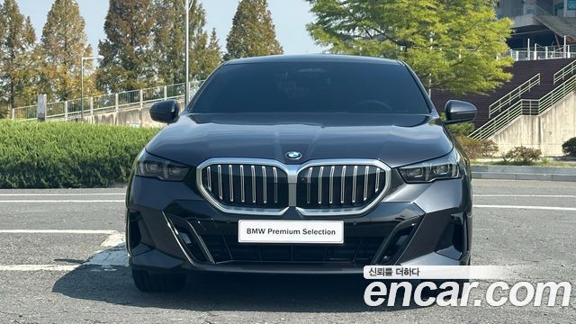 BMW 5-Series 520i M Sport — пробег 3 688 км — фото 3 из 5