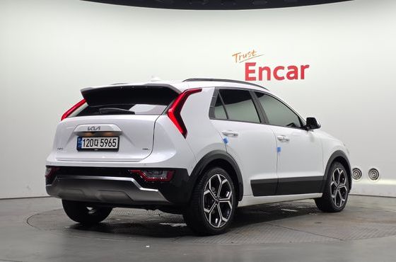 Kia Niro Signature — пробег 63 358 км — фото 2 из 5