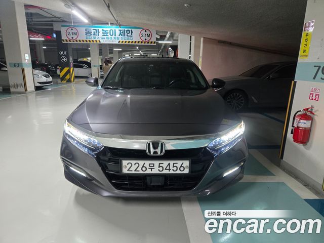 Honda Accord 2.0 Hybrid Touring — пробег 221 101 км — фото 1 из 5