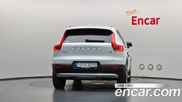 Volvo XC40 B4 Ultimate Bright — пробег 64 617 км — фото 4 из 5