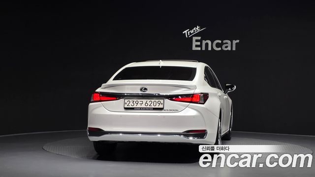 Lexus ES Executive — пробег 13 095 км — фото 4 из 5