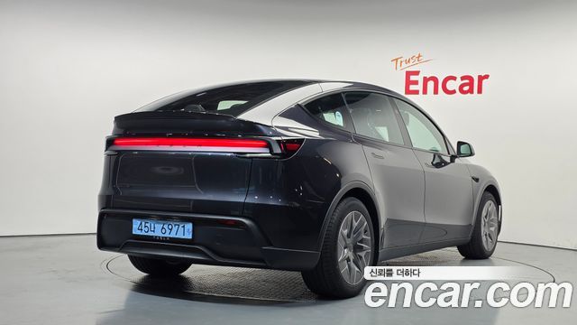 Tesla Model Y L Long Range AWD — пробег 65 км — фото 2 из 5