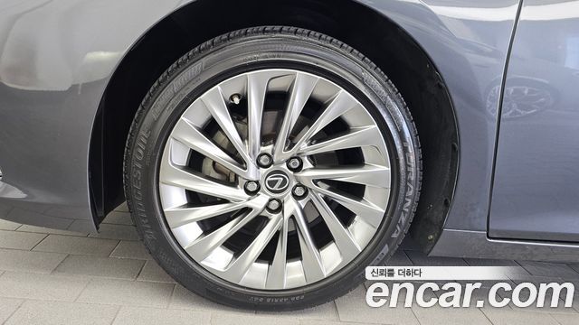 Lexus ES Executive — пробег 35 474 км — фото 5 из 5