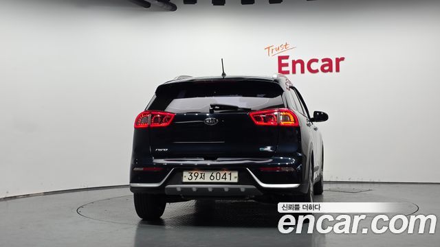 Kia Niro Prestige — пробег 69 612 км — фото 4 из 5
