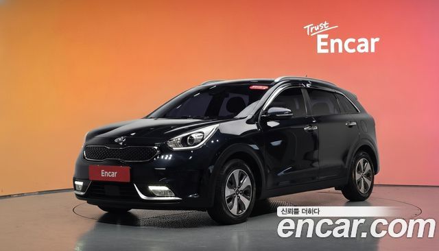 Kia Niro Prestige — пробег 69 612 км — фото 1 из 5