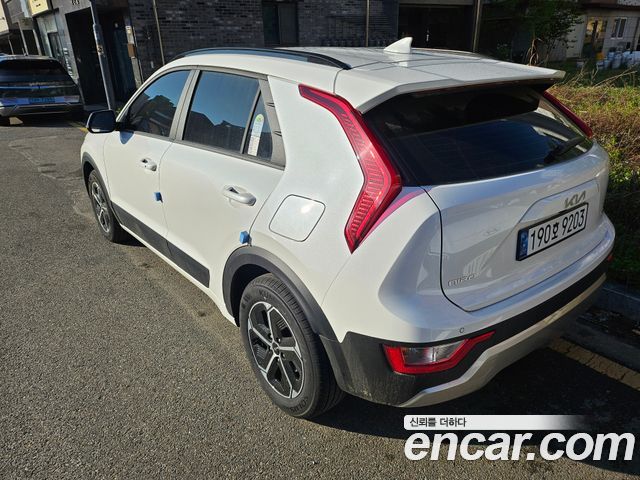 Kia Niro Prestige — пробег 22 000 км — фото 2 из 5