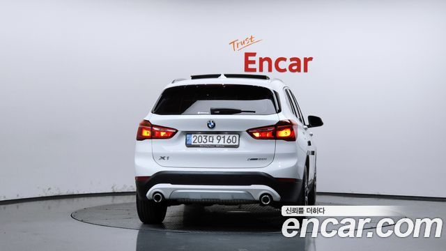 BMW X1 xDrive 20i xLine — пробег 29 836 км — фото 4 из 5