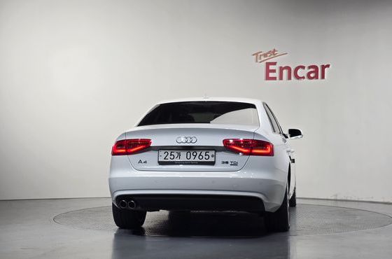 Audi A4 30 TDI Dynamic B8 — пробег 39 454 км — фото 4 из 5