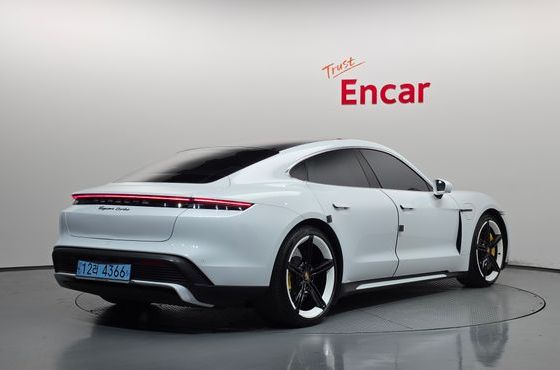 Porsche Taycan Turbo — пробег 58 318 км — фото 2 из 5