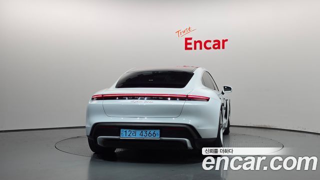 Porsche Taycan Turbo — пробег 58 318 км — фото 4 из 5