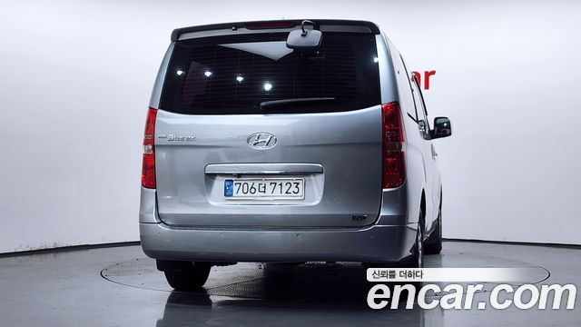 Hyundai Starex 11-Seater Wagon CVX Luxury — пробег 190 013 км — фото 4 из 5