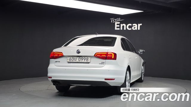 Volkswagen Jetta 2.0 TDI BlueMotion Premium 6th — пробег 165 655 км — фото 4 из 5