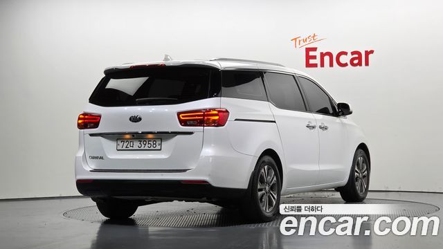Kia Carnival 11-Seater Prestige — пробег 62 554 км — фото 2 из 5