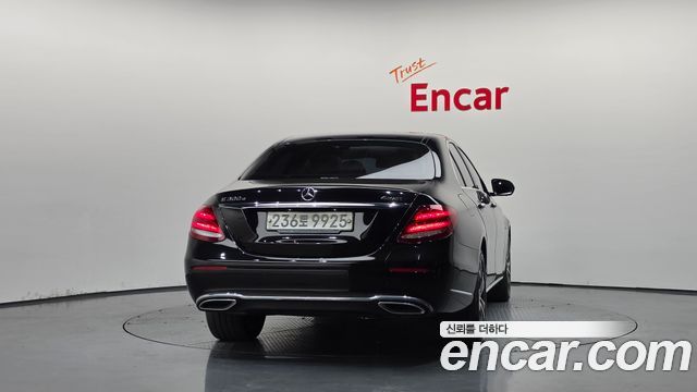 Mercedes-Benz E-Class E300e 4MATIC Exclusive — пробег 113 308 км — фото 4 из 5