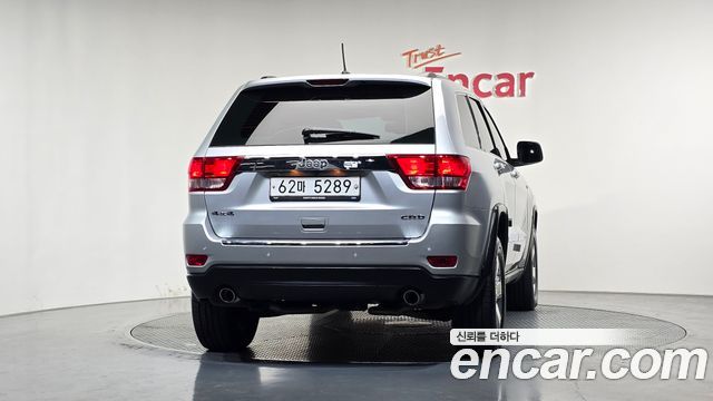 Jeep Cherokee 3.0 Diesel Laredo WK2 — пробег 27 304 км — фото 4 из 5