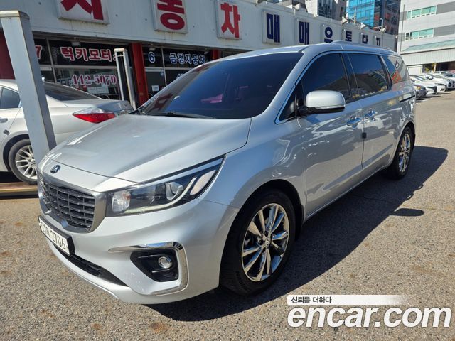 Kia Carnival Gasoline 9-Seater Prestige — пробег 290 000 км — фото 3 из 5