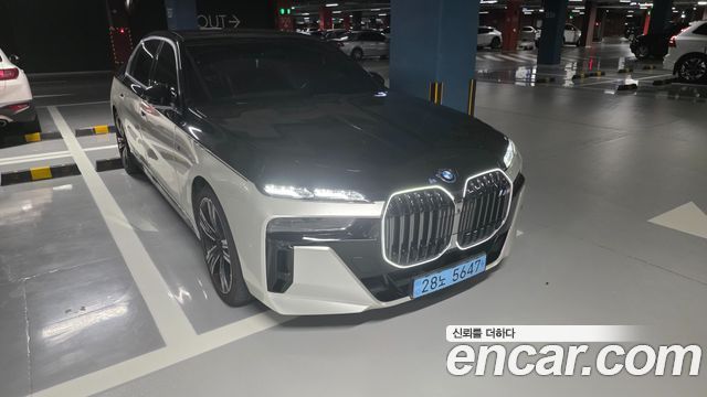 BMW i7 xDrive 60 M sport — пробег 34 500 км — фото 1 из 5
