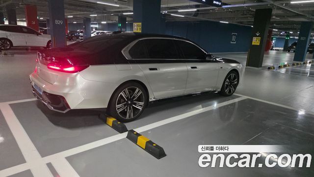 BMW i7 xDrive 60 M sport — пробег 34 500 км — фото 2 из 5