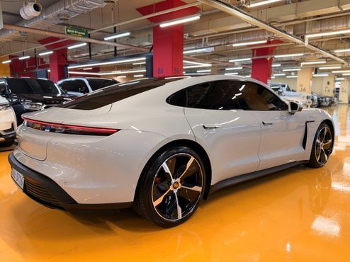 Porsche Taycan 4S — пробег 38 125 км — фото 5 из 5
