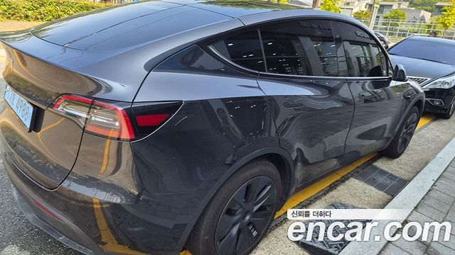 Tesla Model Y RWD — пробег 33 744 км — фото 4 из 5