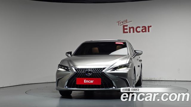 Lexus ES Executive — пробег 13 271 км — фото 3 из 5