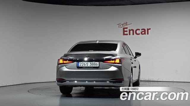 Lexus ES Executive — пробег 13 271 км — фото 4 из 5