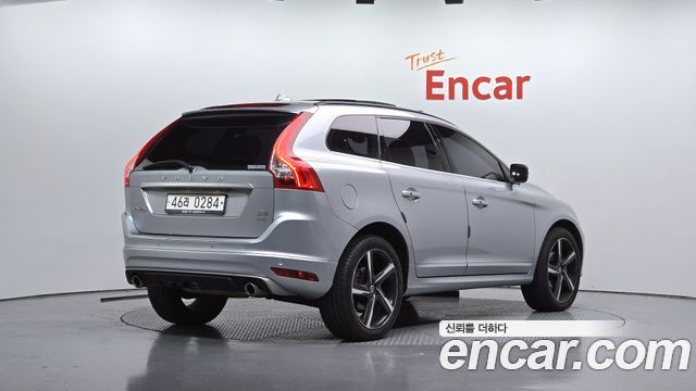 Volvo XC60 D5 R-Design AWD 1st — пробег 75 682 км — фото 2 из 5