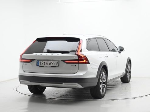Volvo V90 B5 Ultra AWD — пробег 18 069 км — фото 2 из 5