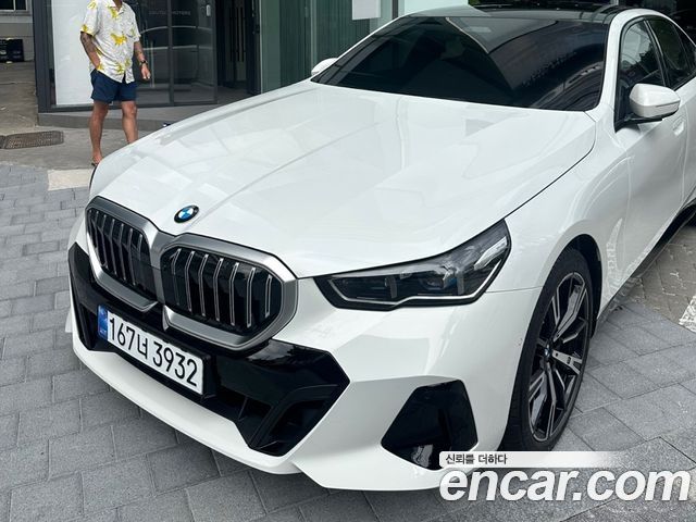 BMW 5-Series 530i xDrive — пробег 1 344 км — фото 1 из 5