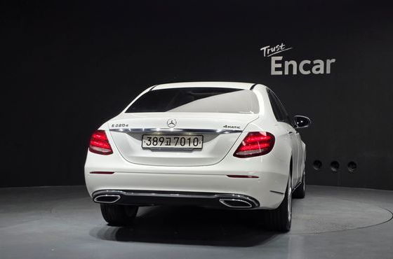 Mercedes-Benz E-Class E220d 4MATIC Exclusive — пробег 63 523 км — фото 4 из 5