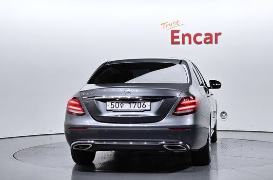 Mercedes-Benz E-Class E200 Avantgarde — пробег 28 890 км — фото 4 из 5