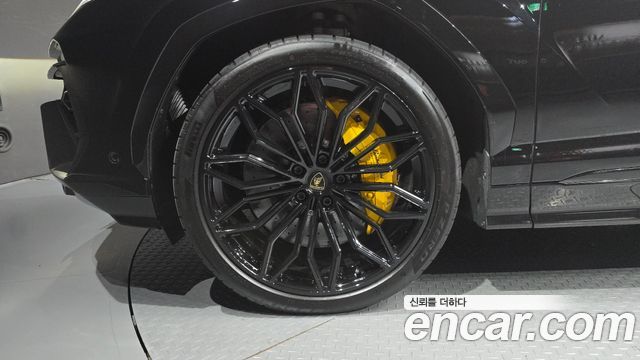 Lamborghini Urus из Кореи Encar