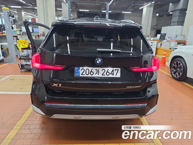 BMW X1 xDrive 20i xLine — пробег 27 023 км — фото 2 из 4