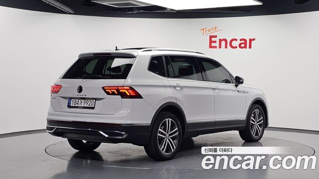 Volkswagen Tiguan 2.0 TSI Prestige — пробег 28 802 км — фото 2 из 5
