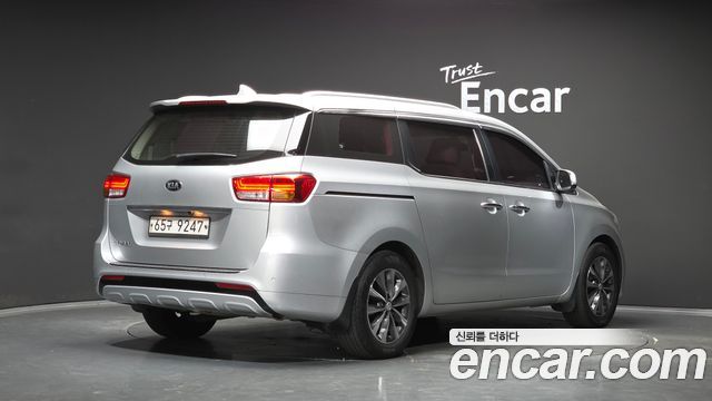 Kia Carnival 9-seater Luxury — пробег 189 096 км — фото 2 из 5