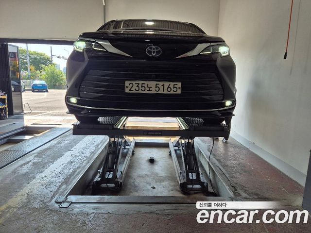Toyota Sienna 2.5 Hybrid AWD — пробег 21 325 км