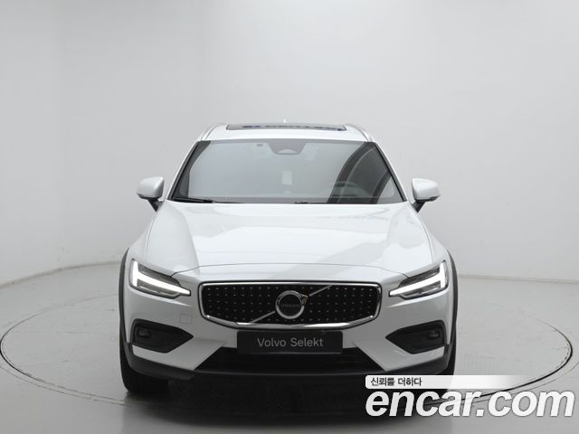 Volvo V60 B5 Ultra AWD — пробег 2 469 км — фото 3 из 5