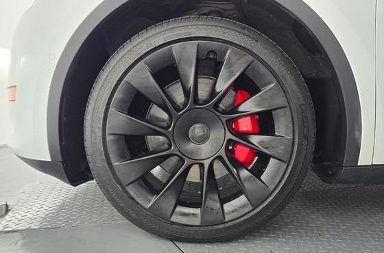 Tesla Model Y Long Range AWD — пробег 52 779 км — фото 5 из 5