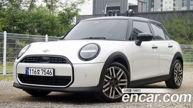 Mini Cooper 5Door Classic — пробег 11 600 км — фото 2 из 5