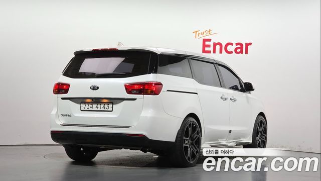 Kia Carnival 11-Seater Deluxe — пробег 72 179 км — фото 2 из 5