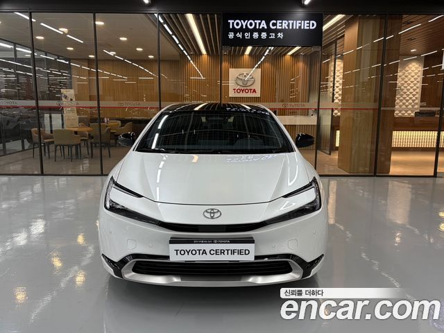 Toyota Prius 2.0 PHEV XSE — пробег 2 998 км — фото 3 из 5