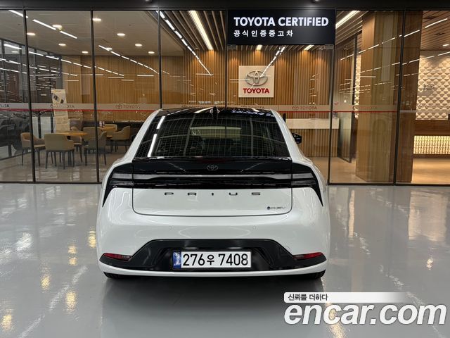 Toyota Prius 2.0 PHEV XSE — пробег 2 998 км — фото 4 из 5