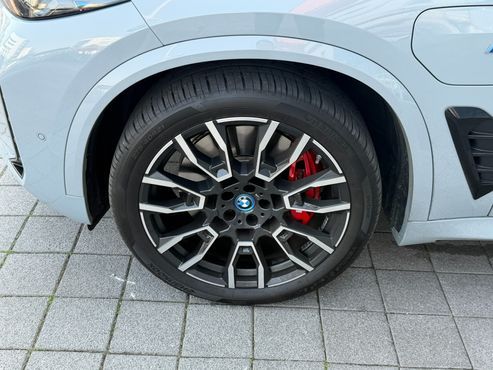 BMW X5 xDrive 50e M Sport — пробег 17 500 км — фото 5 из 5