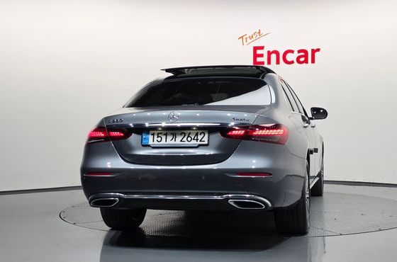 Mercedes-Benz E-Class E350 4MATIC Exclusive — пробег 23 460 км — фото 4 из 5