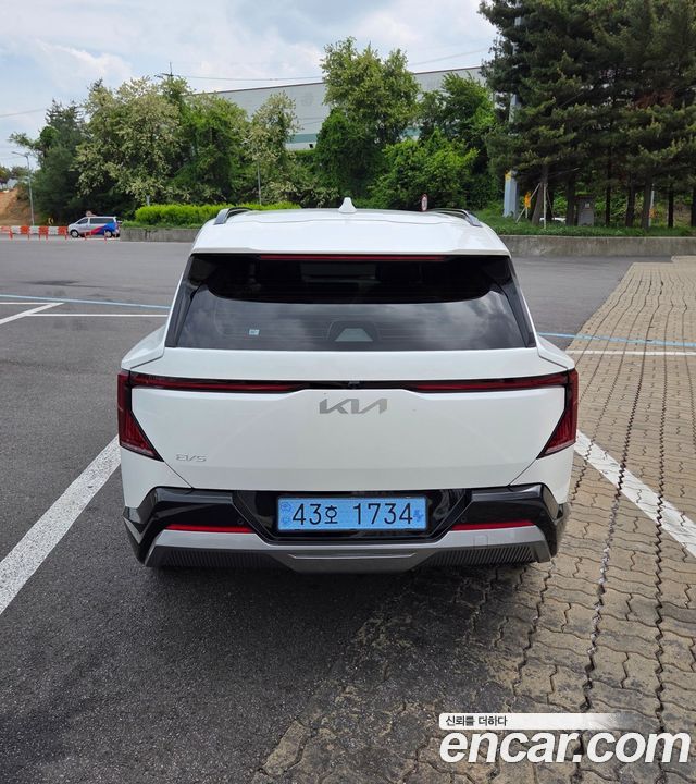 Kia EV5 Long Range 2WD Earth — пробег 3 500 км — фото 2 из 5