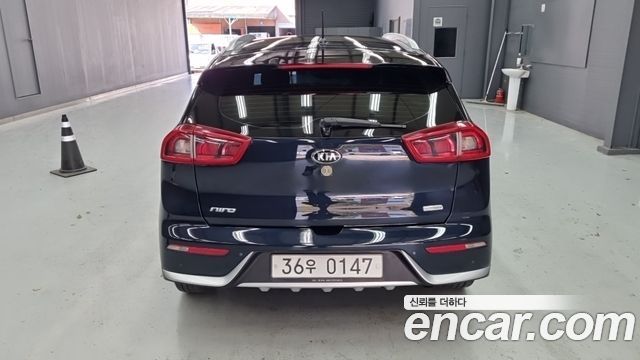 Kia Niro Noblesse — пробег 102 042 км — фото 2 из 5